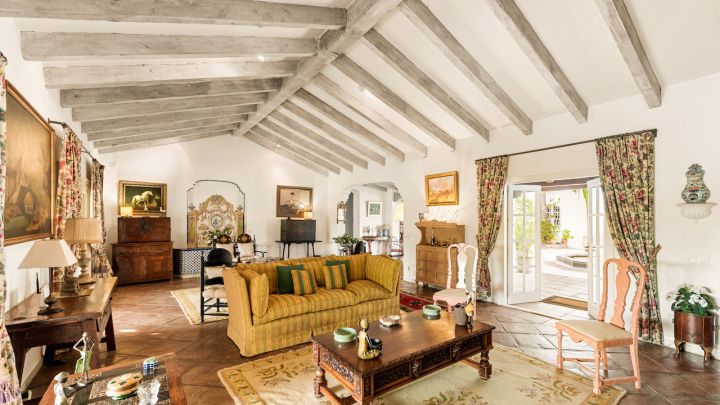 Cortijo del Taraje - Charming Andalusian Cortijo with Exceptional Potential and Lake Views