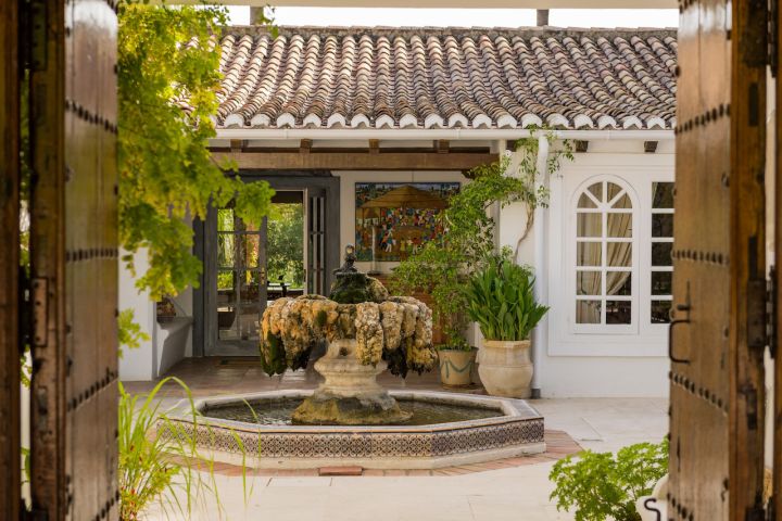 Cortijo del Taraje - Charming Andalusian Cortijo with Exceptional Potential and Lake Views