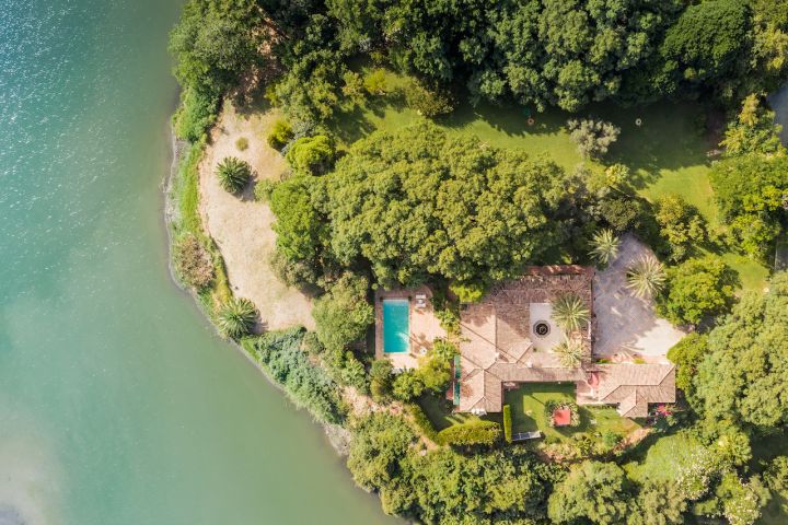 Cortijo del Taraje - Charming Andalusian Cortijo with Exceptional Potential and Lake Views