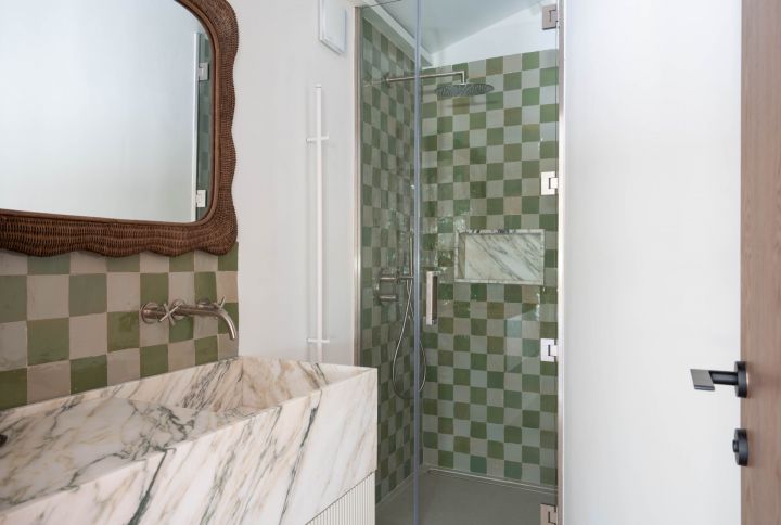 Oasis Club 10 - Élégance et art de vivre en bord de mer sur le Golden Mile de Marbella