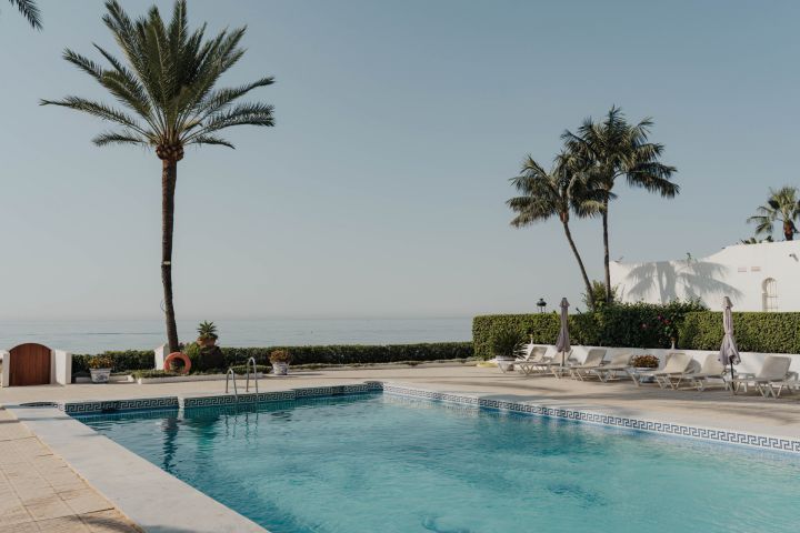 Oasis Club 10 - Élégance et art de vivre en bord de mer sur le Golden Mile de Marbella