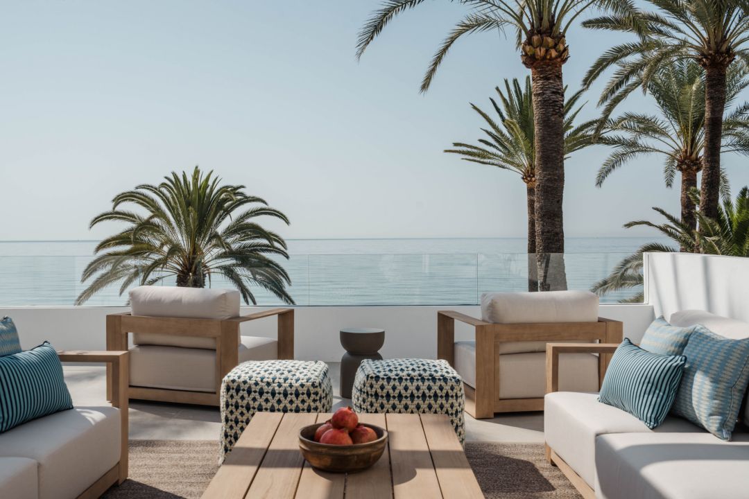 Oasis Club 10 - Élégance et art de vivre en bord de mer sur le Golden Mile de Marbella