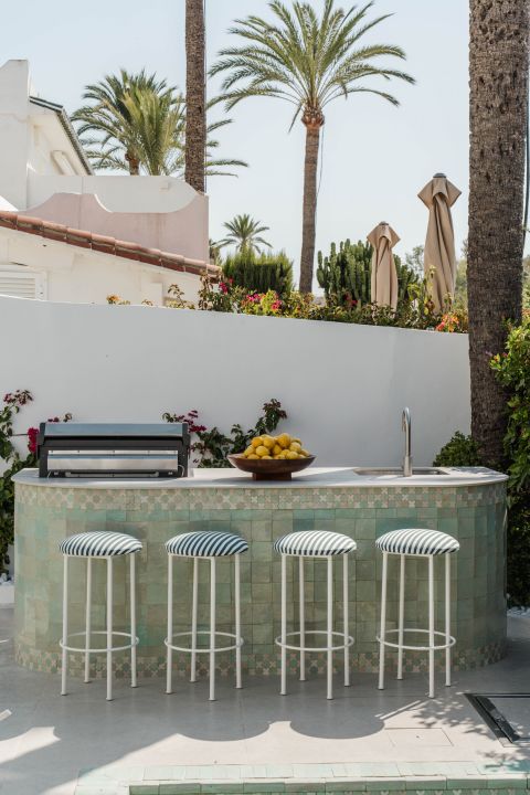 Oasis Club 10 - Élégance et art de vivre en bord de mer sur le Golden Mile de Marbella