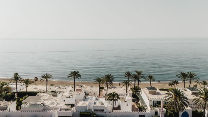 Oasis Club 10 - Élégance et art de vivre en bord de mer sur le Golden Mile de Marbella