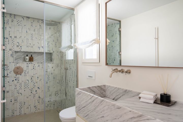 Oasis Club 10 - Élégance et art de vivre en bord de mer sur le Golden Mile de Marbella