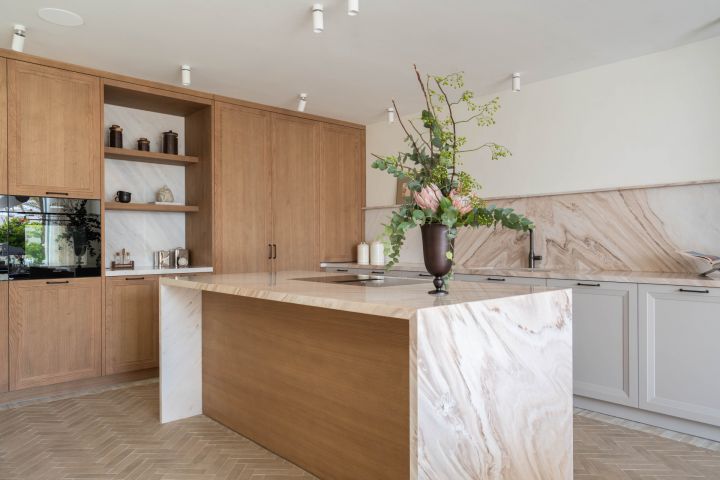 Oasis Club 10 - Élégance et art de vivre en bord de mer sur le Golden Mile de Marbella