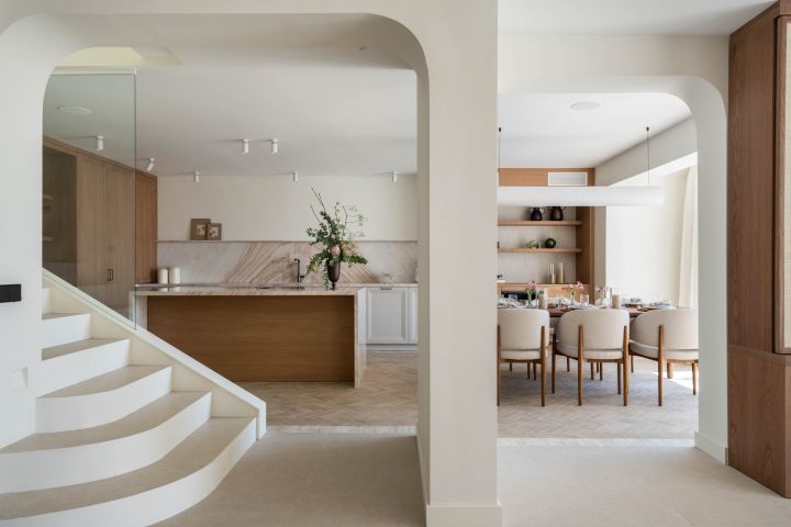 Oasis Club 10 - Élégance et art de vivre en bord de mer sur le Golden Mile de Marbella