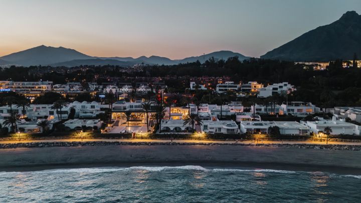 Oasis Club 10 - Élégance et art de vivre en bord de mer sur le Golden Mile de Marbella