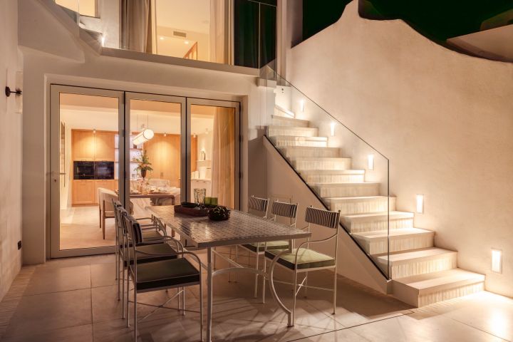 Oasis Club 10 - Élégance et art de vivre en bord de mer sur le Golden Mile de Marbella