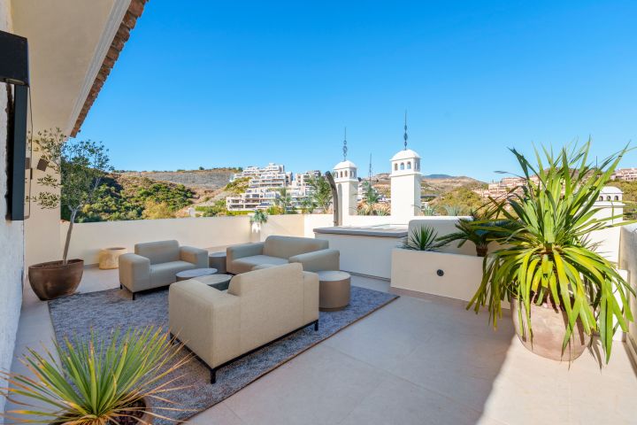 Belvederes 12 - Renovated Scandinavian-Style Duplex Penthouse with Private Pool and Panoramic Views in La Cerquilla