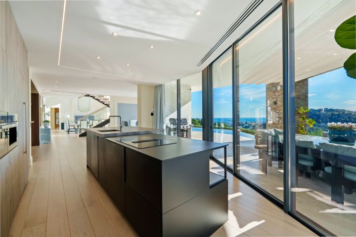 Madroñal 72 - Luxury Hillside Villa with Outdoor Gym