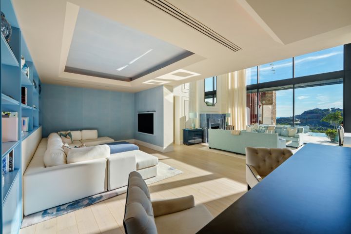 Madroñal 72 - Luxury Hillside Villa with Outdoor Gym