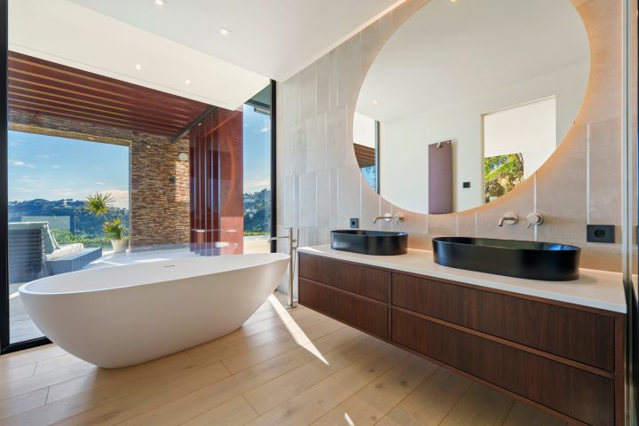 Madroñal 72 - Luxury Hillside Villa with Outdoor Gym