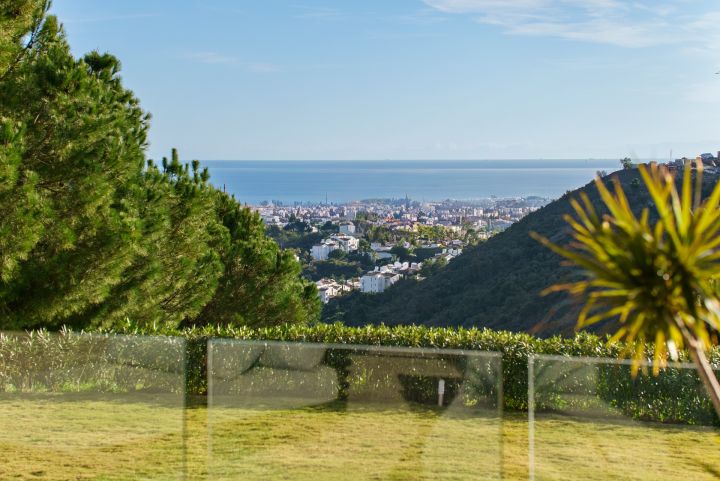 Madroñal 72 - Luxury Hillside Villa with Outdoor Gym