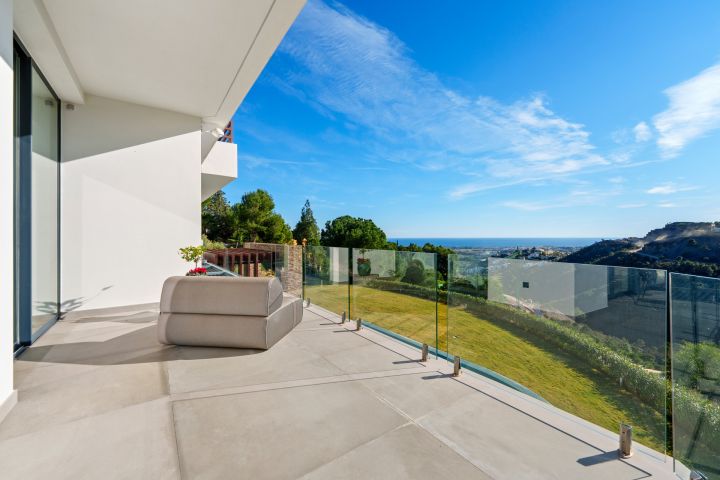 Madroñal 72 - Luxury Hillside Villa with Outdoor Gym