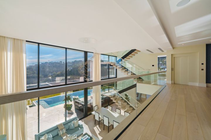 Madroñal 72 - Luxury Hillside Villa with Outdoor Gym