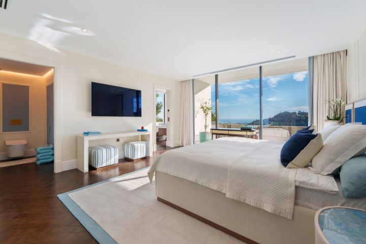 Madroñal 72 - Luxury Hillside Villa with Outdoor Gym