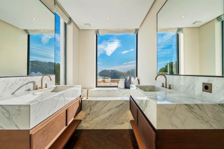 Madroñal 72 - Luxury Hillside Villa with Outdoor Gym