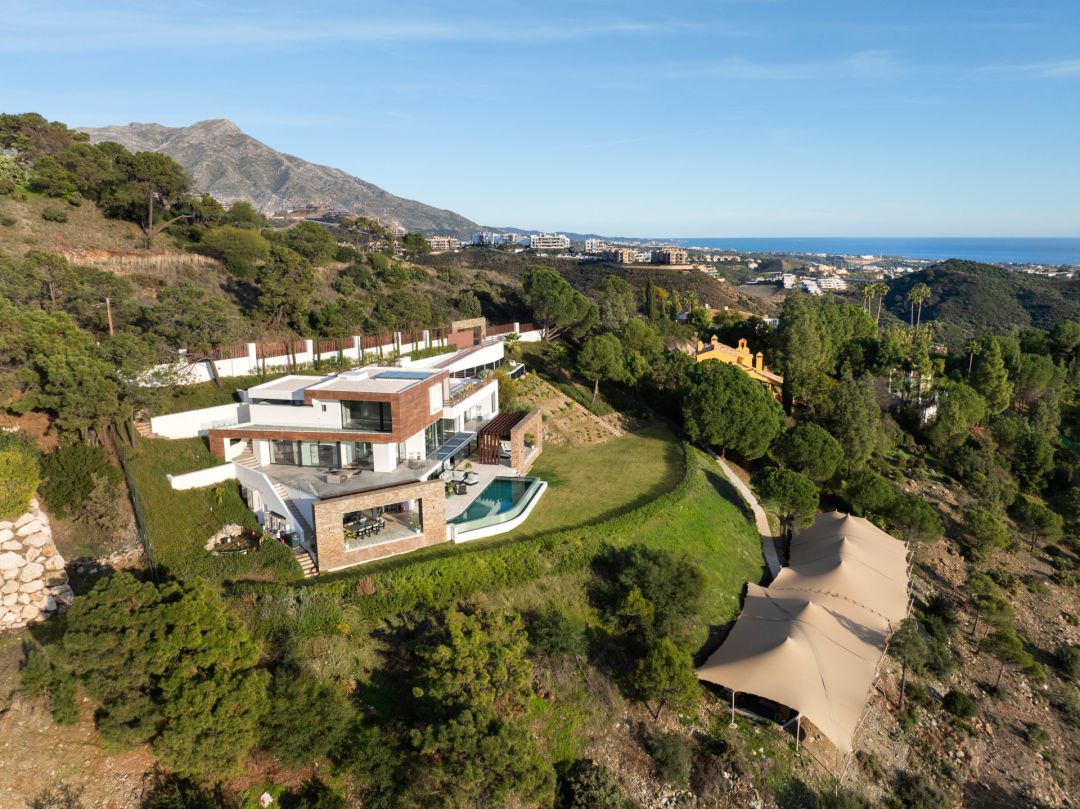 Madroñal 72 - Luxury Hillside Villa with Outdoor Gym