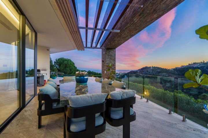 Madroñal 72 - Luxury Hillside Villa with Outdoor Gym