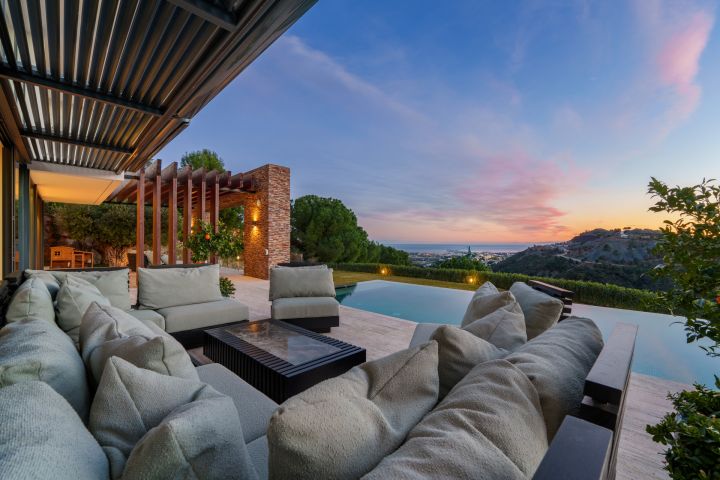 Madroñal 72 - Luxury Hillside Villa with Outdoor Gym