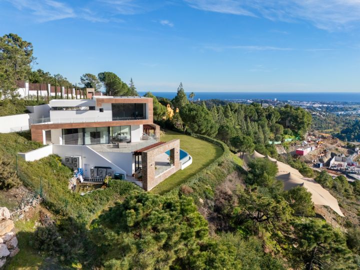 Madroñal 72 - Luxury Hillside Villa with Outdoor Gym