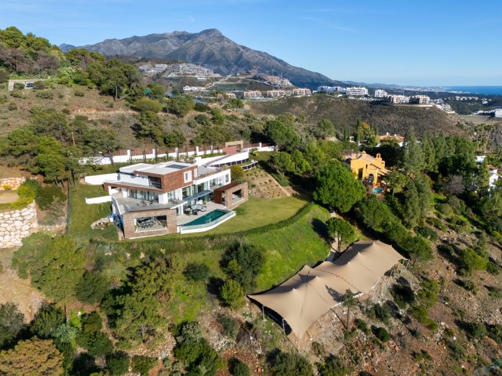 Madroñal 72 - Luxury Hillside Villa with Outdoor Gym