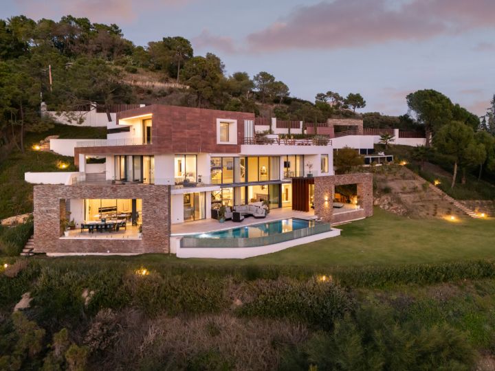 Madroñal 72 - Luxury Hillside Villa with Outdoor Gym
