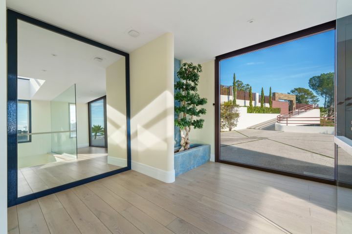 Madroñal 72 - Luxury Hillside Villa with Outdoor Gym