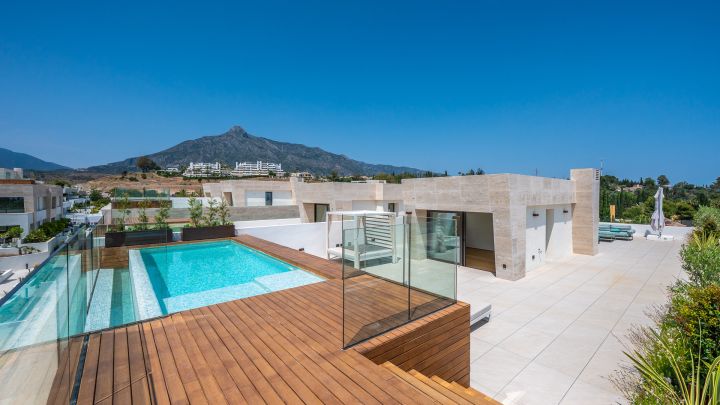 Elegant Fendi Casa Penthouse with Pool and Sea Views on Marbella’s Golden Mile - Elegant Fendi Casa Penthouse with Pool and Sea Views on Marbella’s Golden Mile