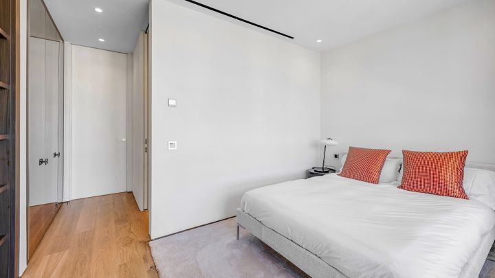 Elegant Fendi Casa Penthouse with Pool and Sea Views on Marbella’s Golden Mile - Elegant Fendi Casa Penthouse with Pool and Sea Views on Marbella’s Golden Mile