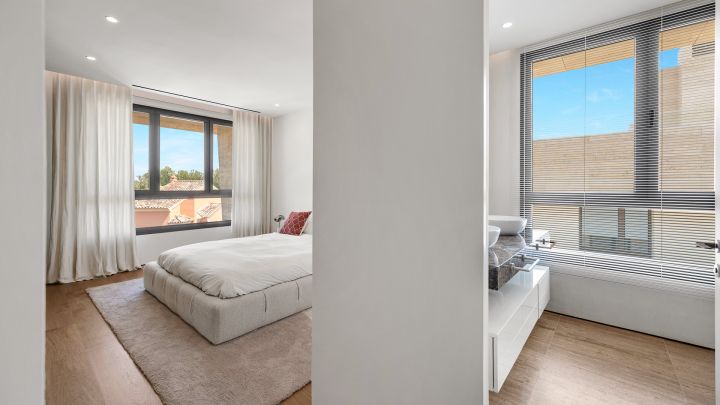 Elegant Fendi Casa Penthouse with Pool and Sea Views on Marbella’s Golden Mile - Elegant Fendi Casa Penthouse with Pool and Sea Views on Marbella’s Golden Mile