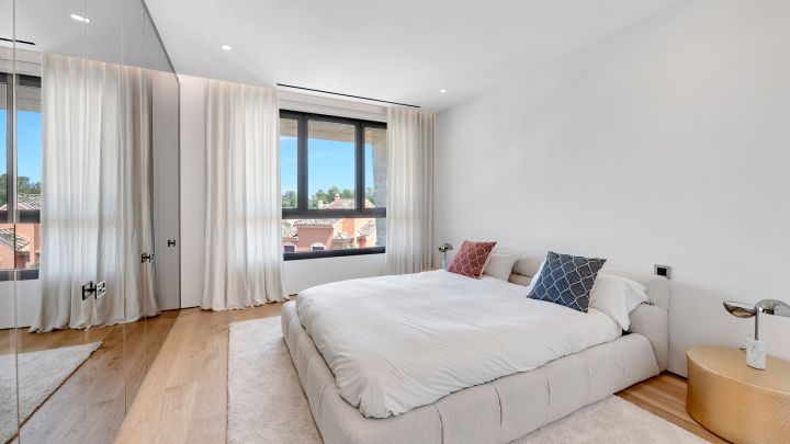 Elegant Fendi Casa Penthouse with Pool and Sea Views on Marbella’s Golden Mile - Elegant Fendi Casa Penthouse with Pool and Sea Views on Marbella’s Golden Mile