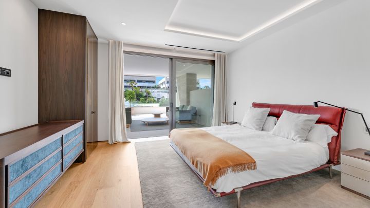 Elegant Fendi Casa Penthouse with Pool and Sea Views on Marbella’s Golden Mile - Elegant Fendi Casa Penthouse with Pool and Sea Views on Marbella’s Golden Mile