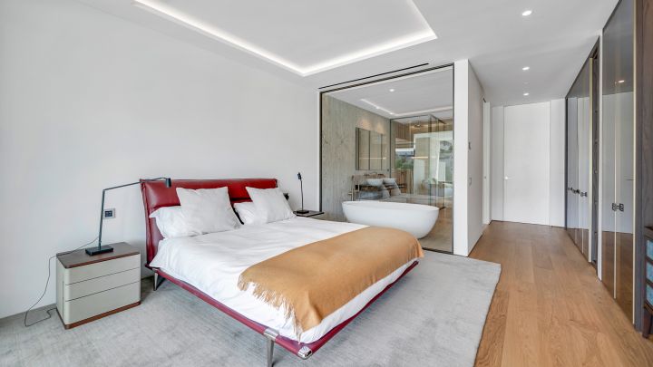 Elegant Fendi Casa Penthouse with Pool and Sea Views on Marbella’s Golden Mile - Elegant Fendi Casa Penthouse with Pool and Sea Views on Marbella’s Golden Mile