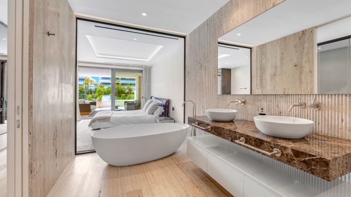 Elegant Fendi Casa Penthouse with Pool and Sea Views on Marbella’s Golden Mile - Elegant Fendi Casa Penthouse with Pool and Sea Views on Marbella’s Golden Mile