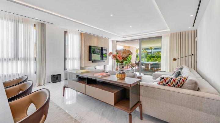 Elegant Fendi Casa Penthouse with Pool and Sea Views on Marbella’s Golden Mile - Elegant Fendi Casa Penthouse with Pool and Sea Views on Marbella’s Golden Mile