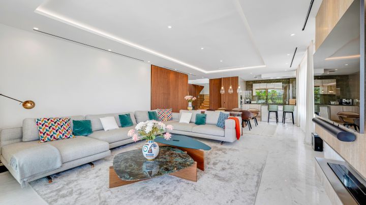 Elegant Fendi Casa Penthouse with Pool and Sea Views on Marbella’s Golden Mile - Elegant Fendi Casa Penthouse with Pool and Sea Views on Marbella’s Golden Mile