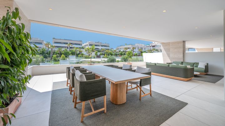 Elegant Fendi Casa Penthouse with Pool and Sea Views on Marbella’s Golden Mile - Elegant Fendi Casa Penthouse with Pool and Sea Views on Marbella’s Golden Mile