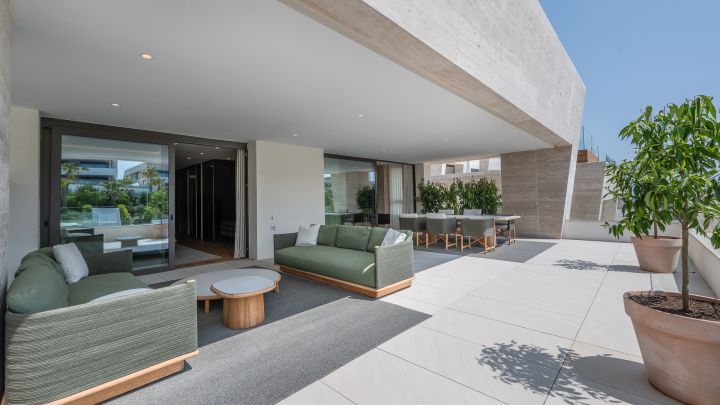 Elegant Fendi Casa Penthouse with Pool and Sea Views on Marbella’s Golden Mile - Elegant Fendi Casa Penthouse with Pool and Sea Views on Marbella’s Golden Mile