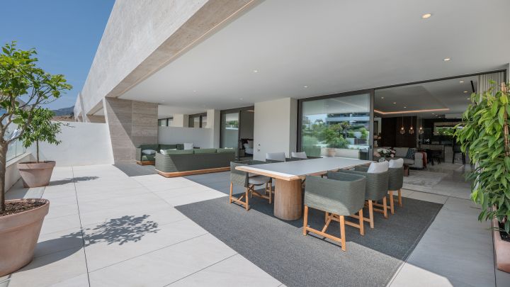 Elegant Fendi Casa Penthouse with Pool and Sea Views on Marbella’s Golden Mile - Elegant Fendi Casa Penthouse with Pool and Sea Views on Marbella’s Golden Mile