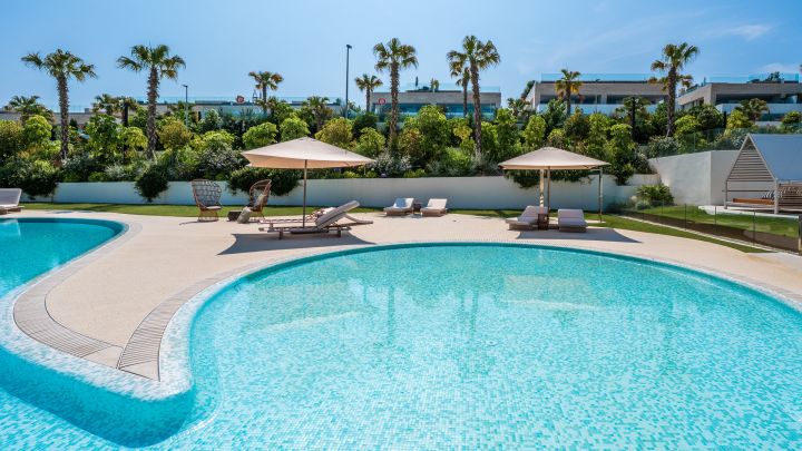 Elegant Fendi Casa Penthouse with Pool and Sea Views on Marbella’s Golden Mile - Elegant Fendi Casa Penthouse with Pool and Sea Views on Marbella’s Golden Mile