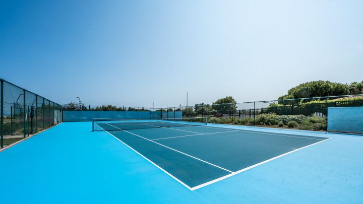 Elegant Fendi Casa Penthouse with Pool and Sea Views on Marbella’s Golden Mile - Elegant Fendi Casa Penthouse with Pool and Sea Views on Marbella’s Golden Mile