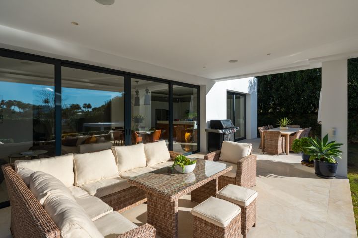 Los Olivos 3 - Modern Villa in Prime Location