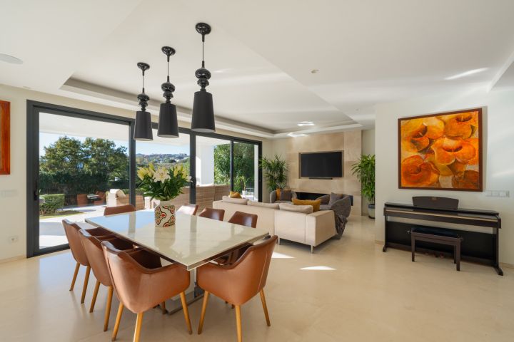 Los Olivos 3 - Modern Villa in Prime Location