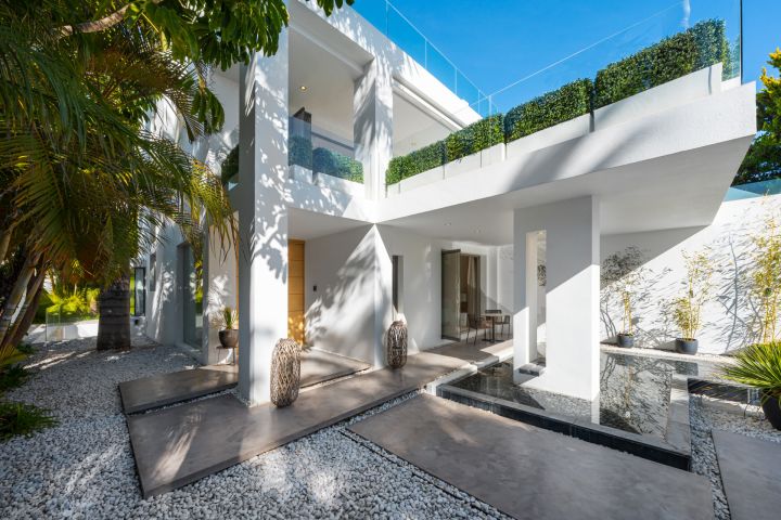 Magna 6 - Semi Detached Villa in Puente Romano