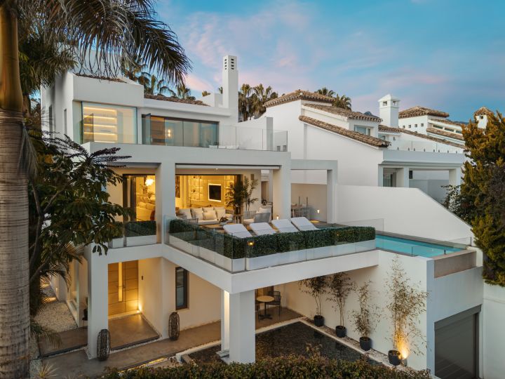 Magna 6 - Semi Detached Villa in Puente Romano