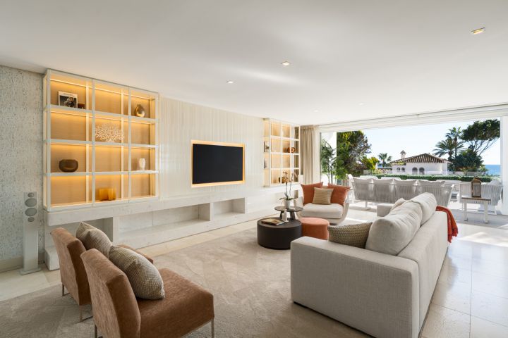 Magna 6 - Semi Detached Villa in Puente Romano