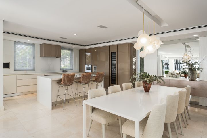 Magna 6 - Semi Detached Villa in Puente Romano