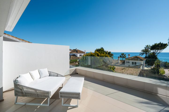 Magna 6 - Semi Detached Villa in Puente Romano